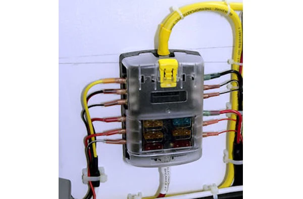 Blue Sea System Fuse Block 6 Circuits with Negative Bus and Cover - Image 2