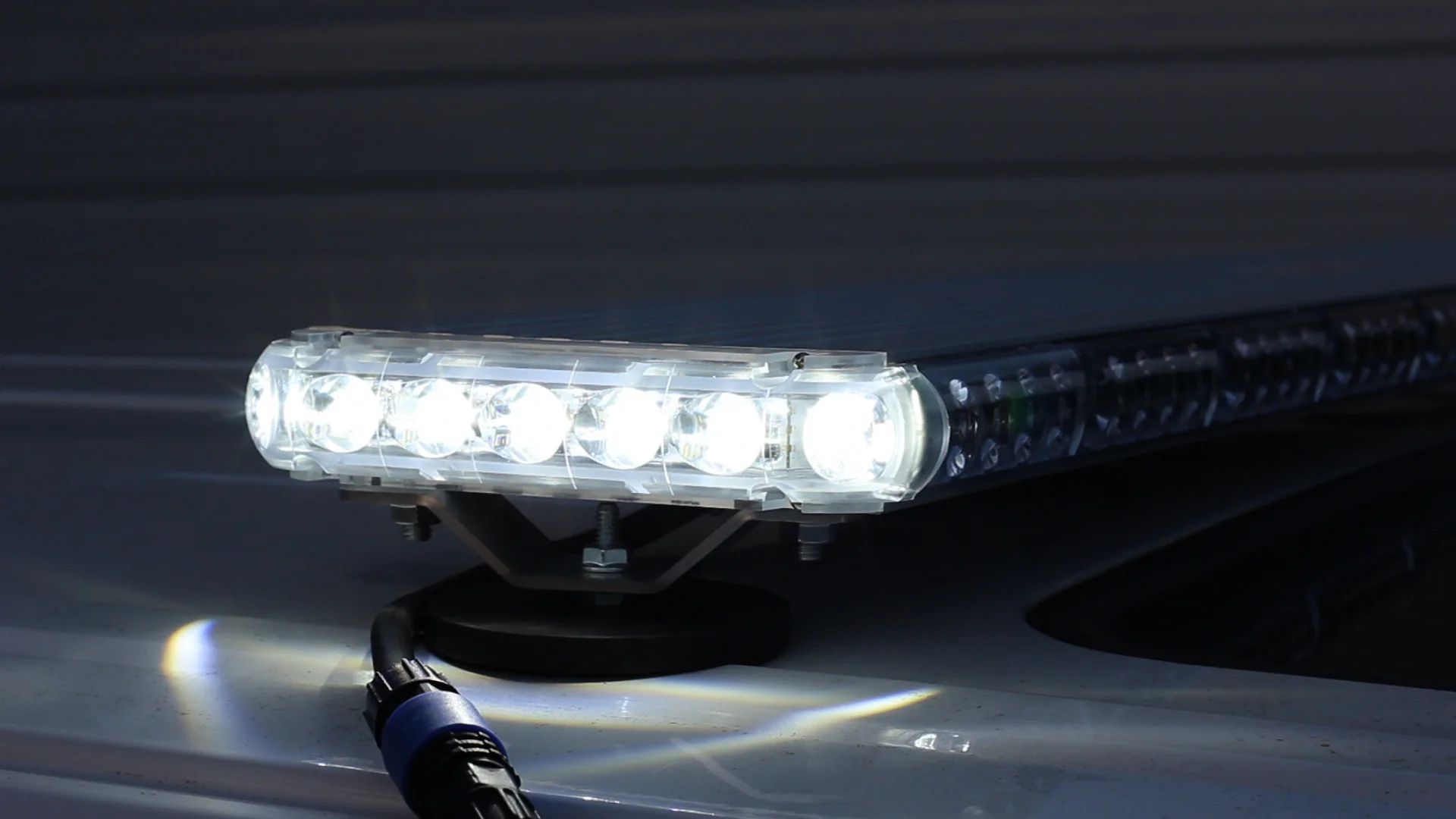 TowMate 48" Law Enforcement Light Bar W/full Front Take Down, Alley Lights, And Amber Arrows (Light Bar, Control Card, And Hard Mounts) - Image 2